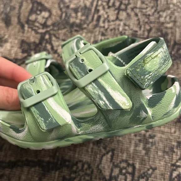 Cat & Jack Rubber Sandals - Picture 3 of 5